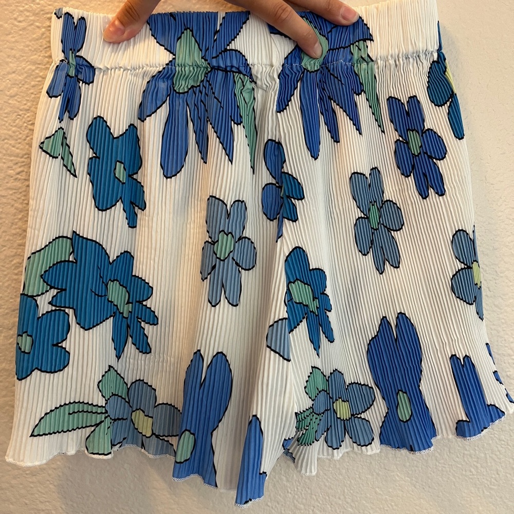 Two piece set - Picture 3 of 4